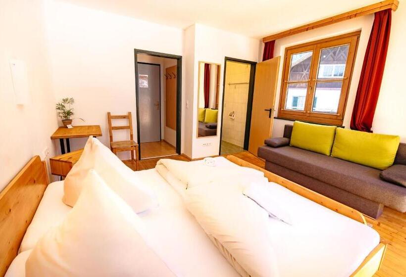 اتاق استاندارد سه تخته با بالکن, Das Cityhouse