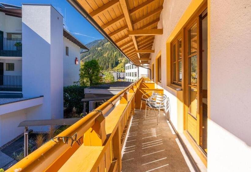 اتاق استاندارد سه تخته با بالکن, Das Cityhouse