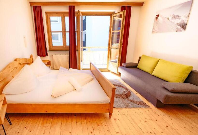 اتاق استاندارد سه تخته با بالکن, Das Cityhouse