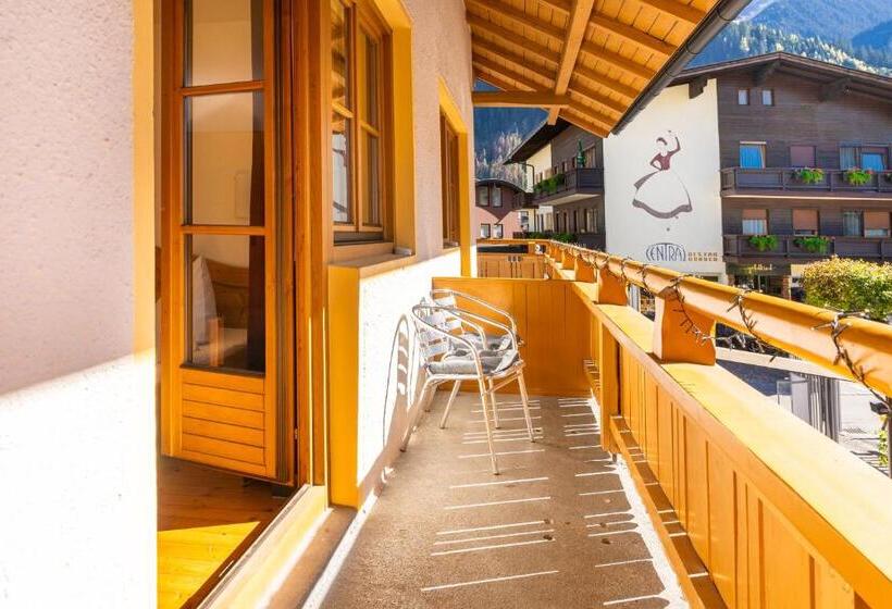 اتاق استاندارد سه تخته با بالکن, Das Cityhouse