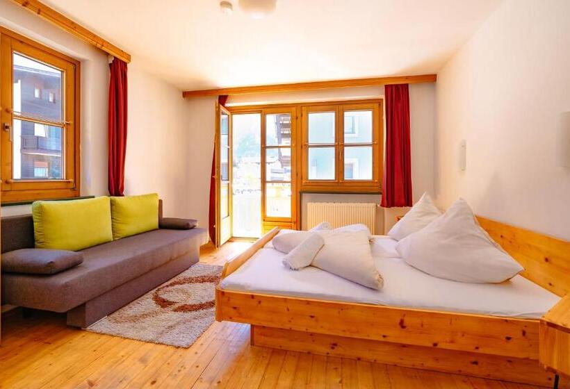 اتاق استاندارد سه تخته با بالکن, Das Cityhouse