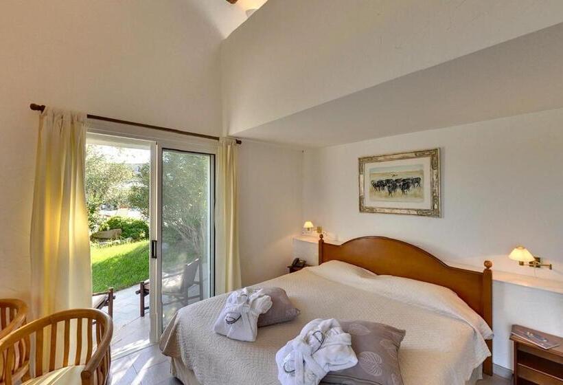 Четырехместный Номер Стандарт, Hôtel L  Estelle En Camargue