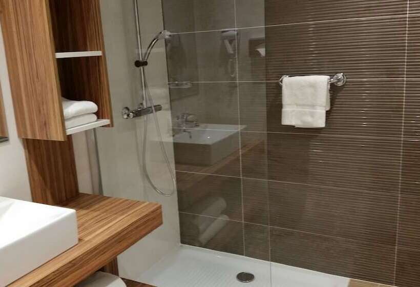 Классический номер с террасой, The Originals Boutique, Hôtel Les Strélitzias, Antibes Juan Les Pins