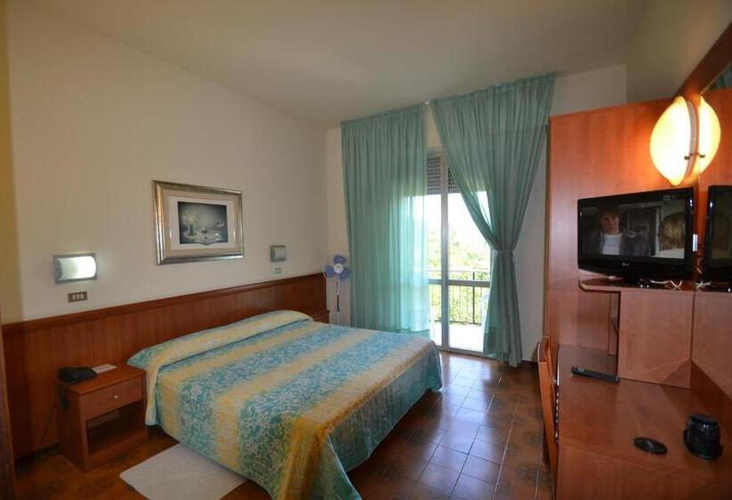 غرفة قياسية ثلاثية, Albergo Boomerang