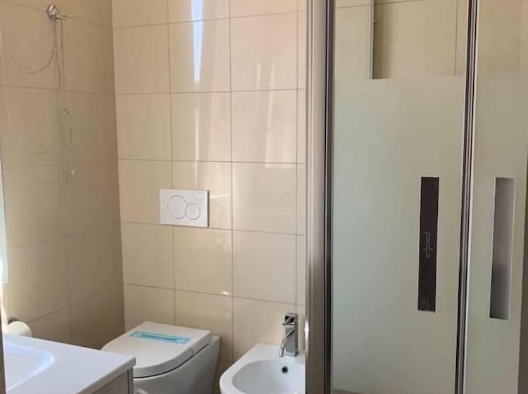 标准单人间, Marittima