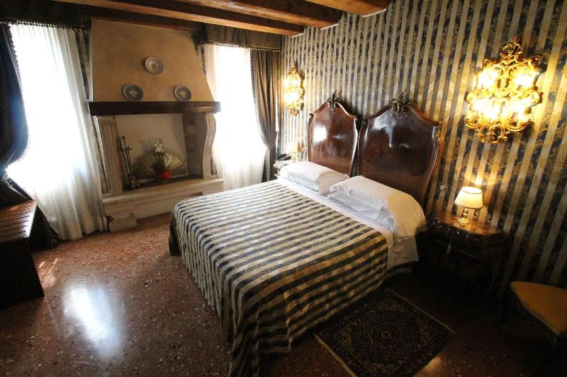 اتاق لوکس با چشم‌انداز باغ, Palazzo Abadessa
