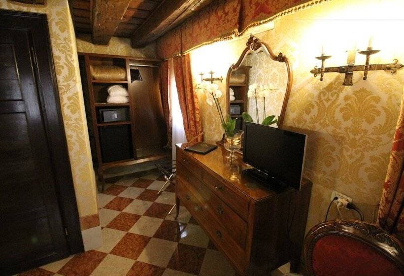 اتاق کلاسیک در طبقه همکف, Palazzo Abadessa