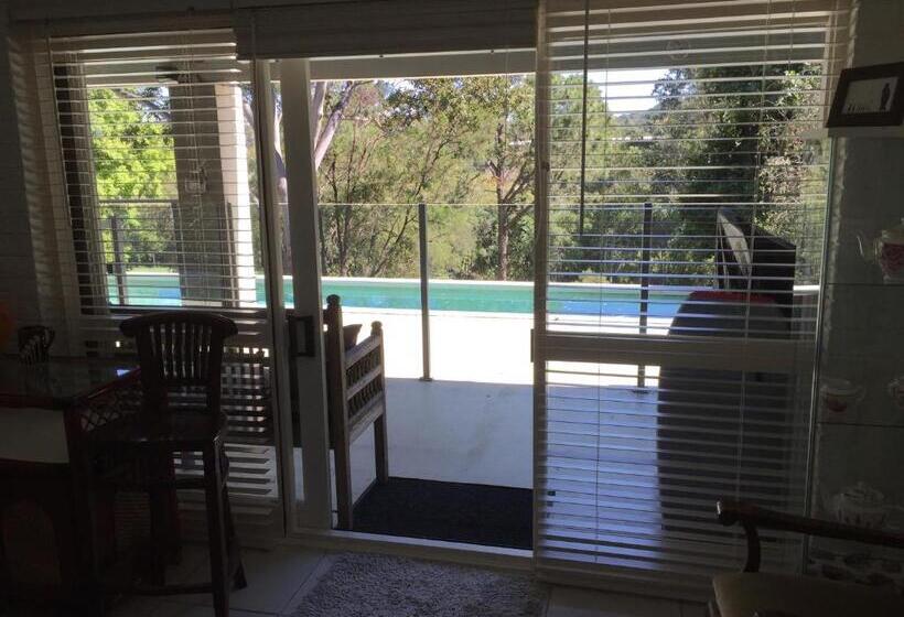 스위트 킹사이즈 침대, Eumundi Guesthouse And B&b