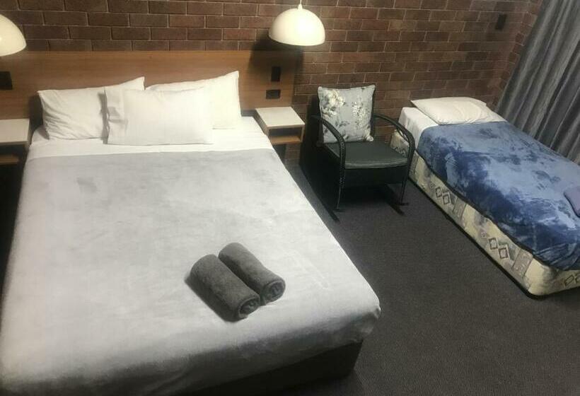 デラックスルーム, Golden West Motor Inn