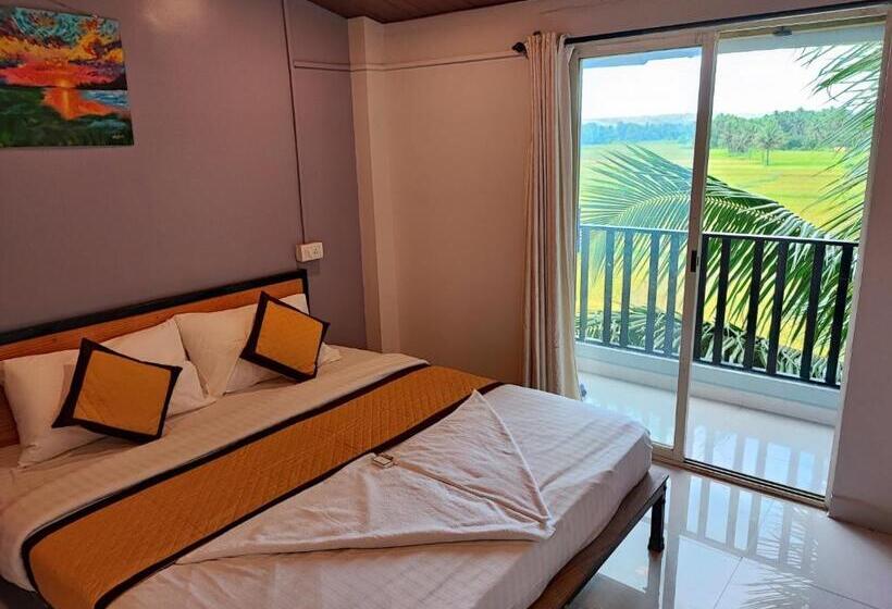 Номер Стандарт Вид на Бассейн, Shivam Bnb Mandrem Resort