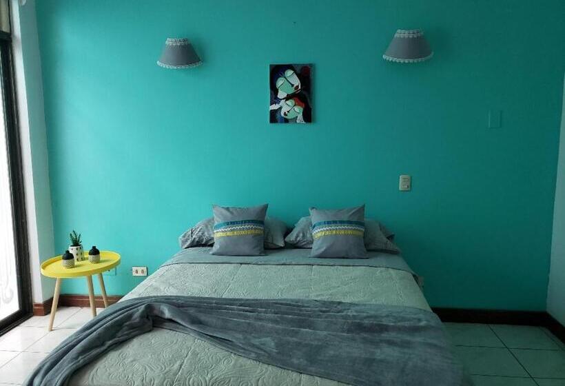 اتاق لوکس, Hostal Casa Azul