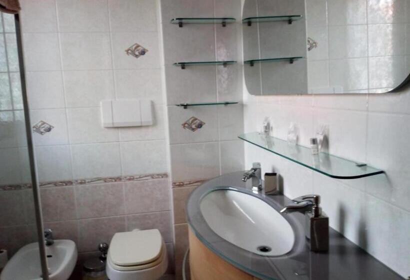 اتاق لوکس با بالکن, B&b Borgo Dei Fiori
