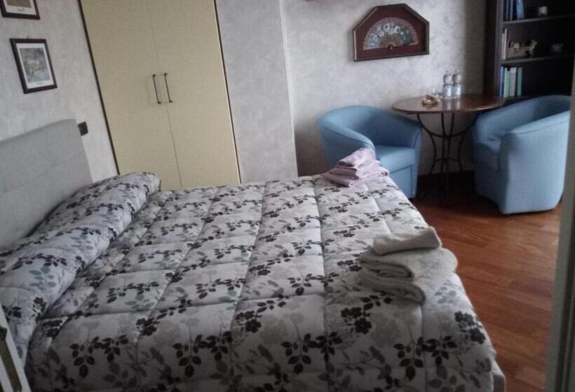 اتاق لوکس با بالکن, B&b Borgo Dei Fiori