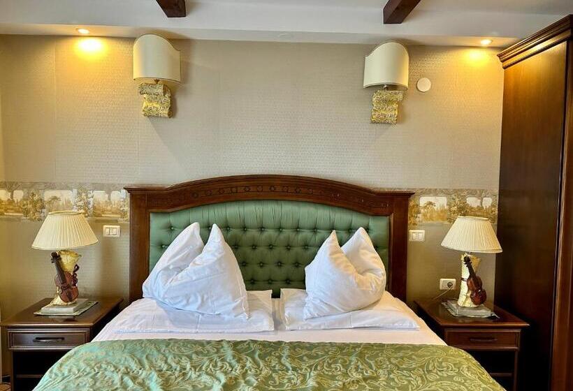 سوییت با چشم‌انداز استخر, Boutique Hotel Grahor