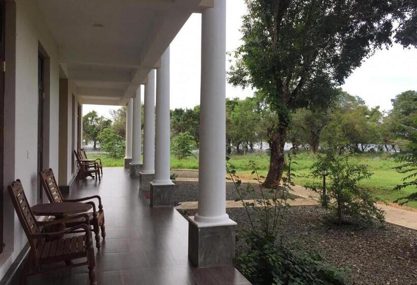 اتاق لوکس با چشم‌انداز دریاچه, Goddess Garden Sigiriya