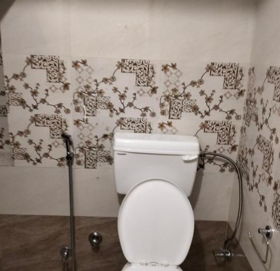 اتاق اکونومی, The Royal Lake View Villa