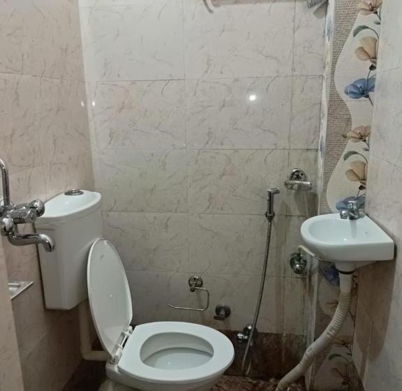 اتاق اکونومی, The Royal Lake View Villa