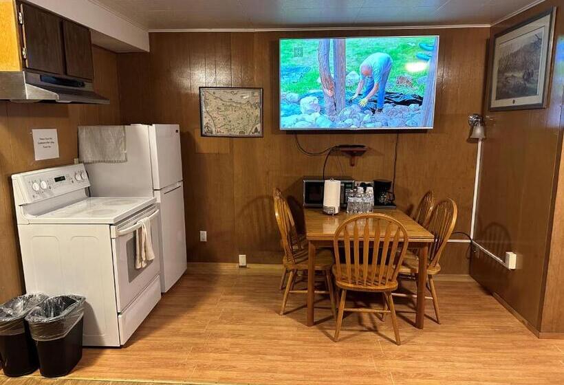 اتاق استاندارد سه نفره, Angeles Motel
