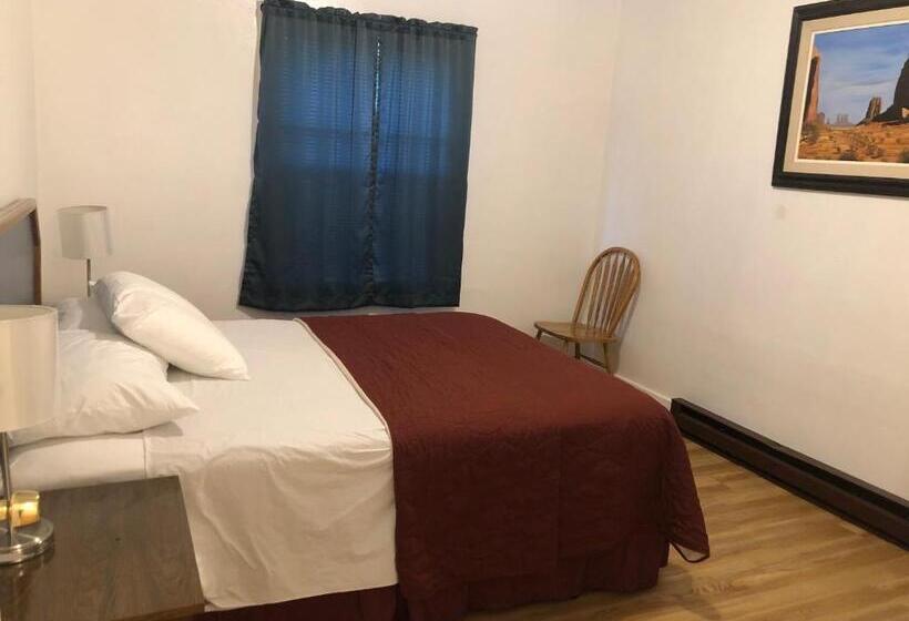سوییت لوکس, Angeles Motel