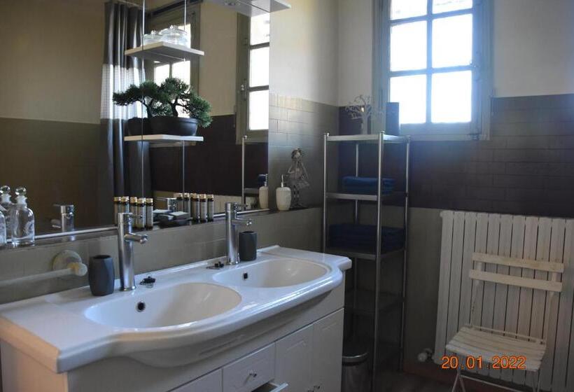 Семейный Номер, Villa Lumières