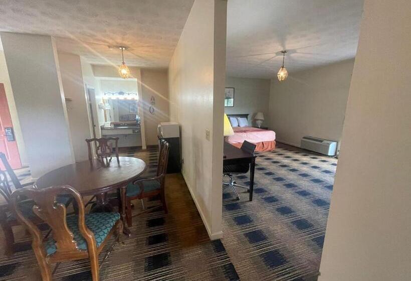 Люкс Deluxe Кровать Кинг, Budgetel Inn & Suites Dillard