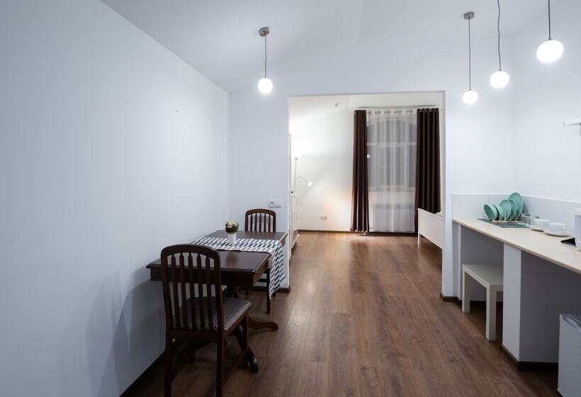 디럭스 스튜디오, Guest House Agrodom