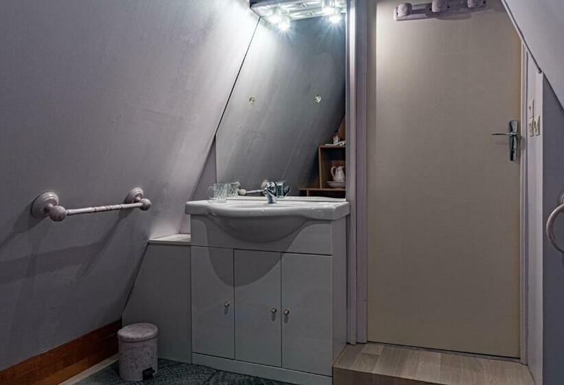 Семейный Номер Совместный Санузел, Chambres D'hotes Les Papillons