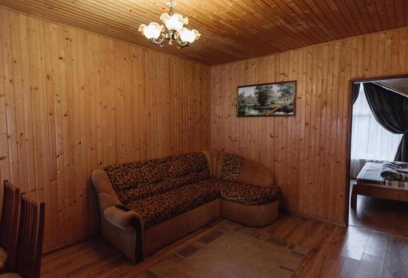 سوییت با چشم‌انداز کوه, Toga Cottage