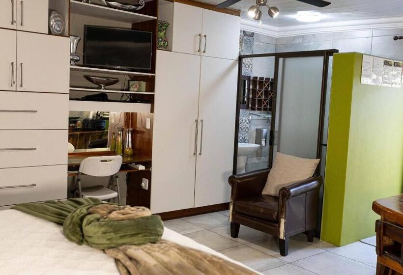 Апартаменты 1 Спальня, Rustic Forest Guest House