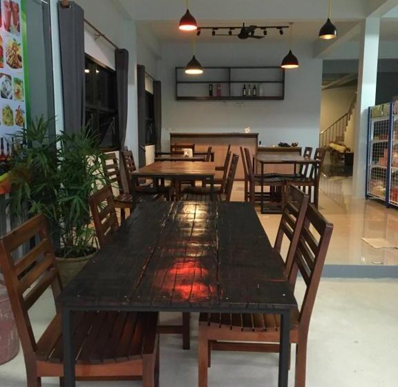 Quarto Triplo Basic, Khaosok Secret Hostel
