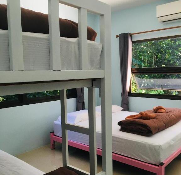Quarto Familiar, Khaosok Secret Hostel