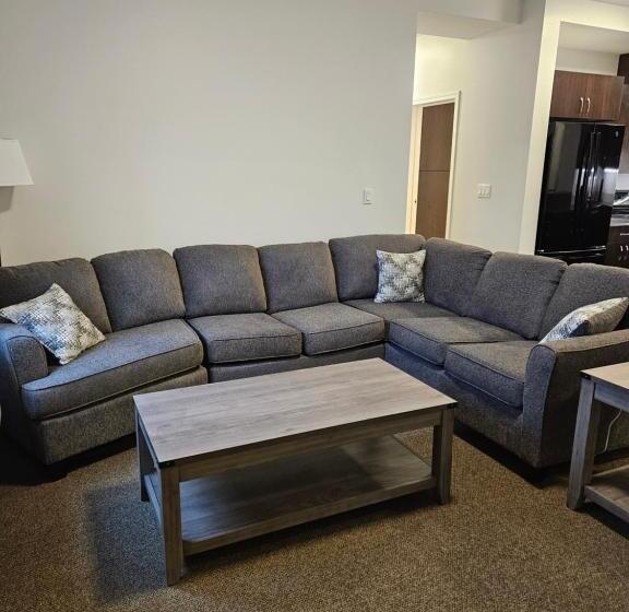 Люкс Ejecutiva 2 Спальни, Surestay Studio By Best Western Hardisty