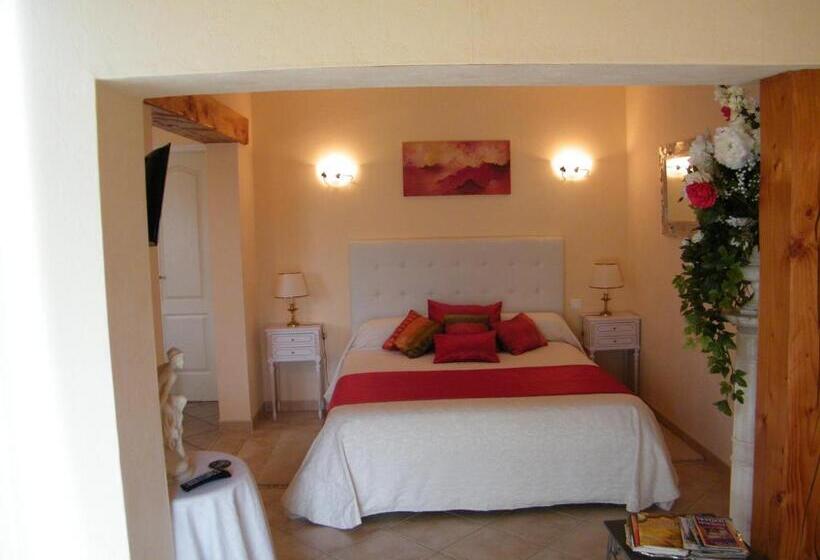 Standard room with outdoor bath, Les Sureaux