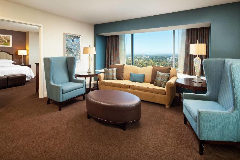 سوئیت کلاب, Sheraton Grand Sacramento