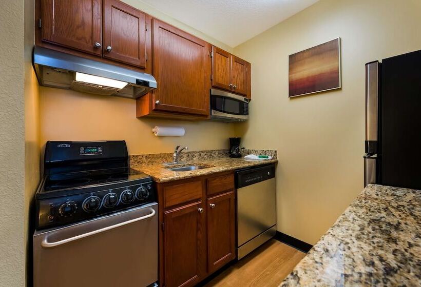 Люкс 2 Спальни, Sonesta Simply Suites Detroit Novi