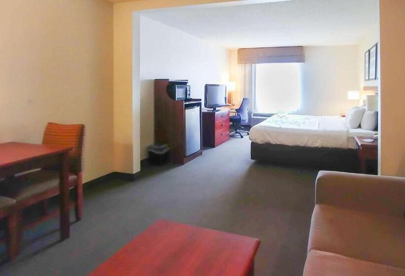 Люкс Deluxe Кровать Кинг, Wingate By Wyndham Dublin Near Claytor Lake State Park