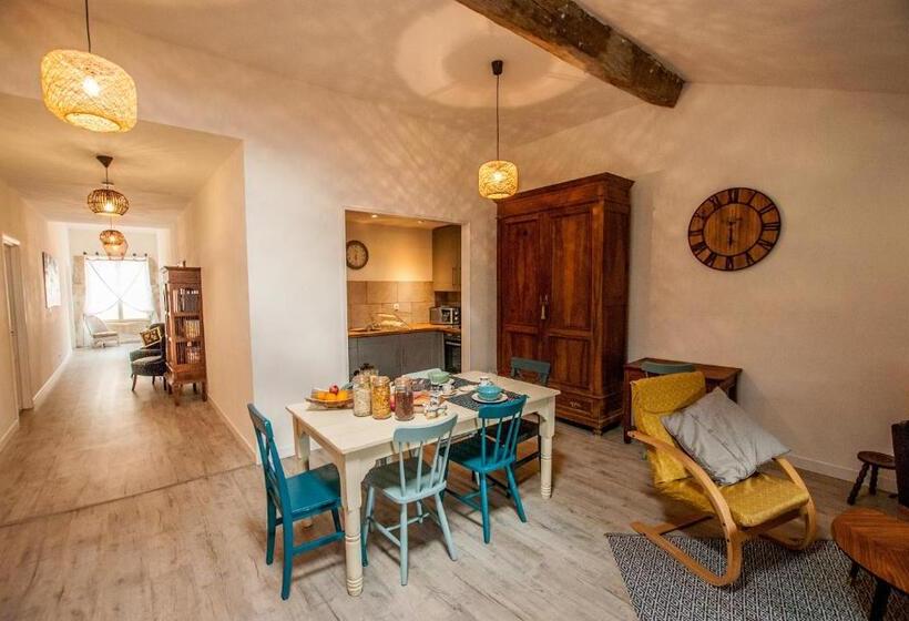 جناح عائلي, La Calade