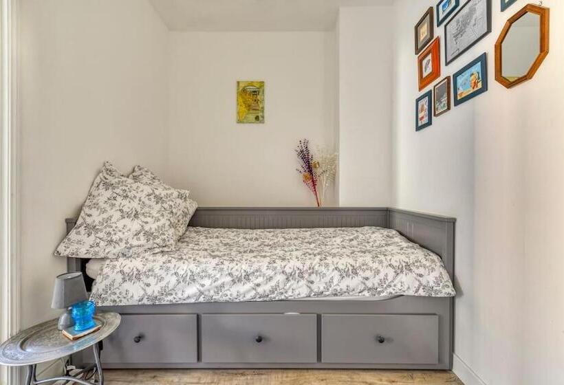 جناح عائلي, La Calade