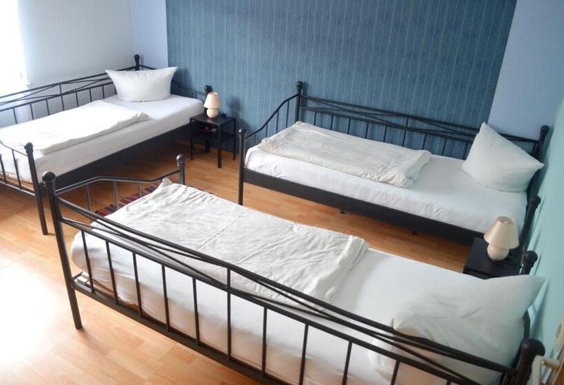 Номер Стандарт Трехместный, Gästehaus Zimmer Frei