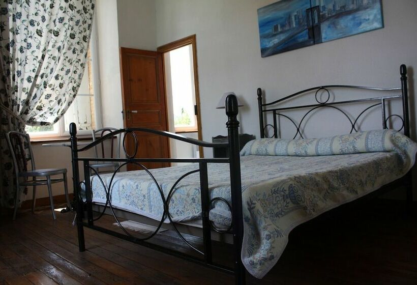 Семейный Номер, Relais De L Alaric