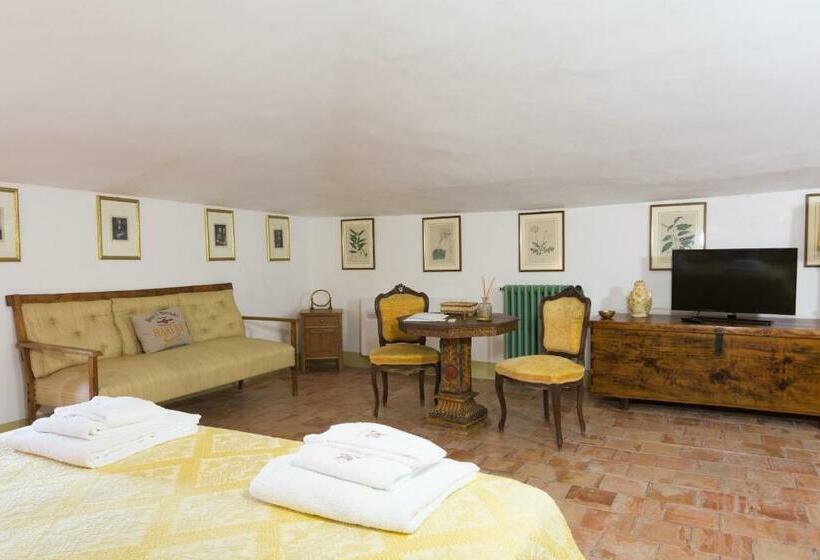 Номер Стандарт Вид на Сад, Castello Di Serragiumenta