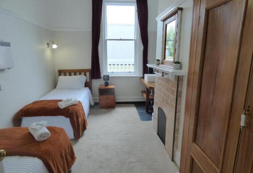 اتاق استاندارد با سرویس بهداشتی مشترک, Sahara Guest House