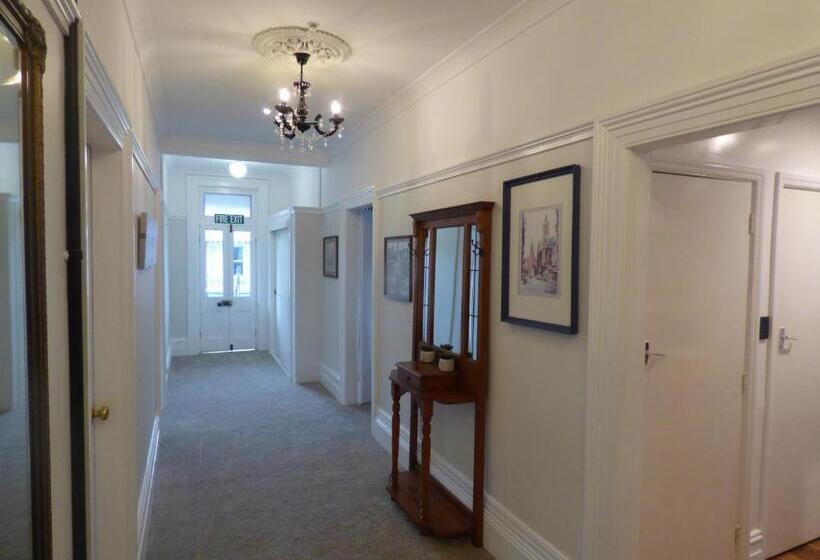 اتاق استاندارد یک نفره, Sahara Guest House
