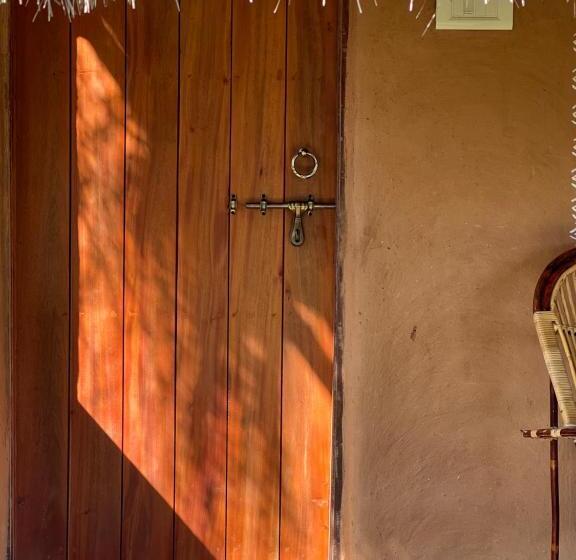 سوییت خانوادگی, The Mudhouse Marayoor