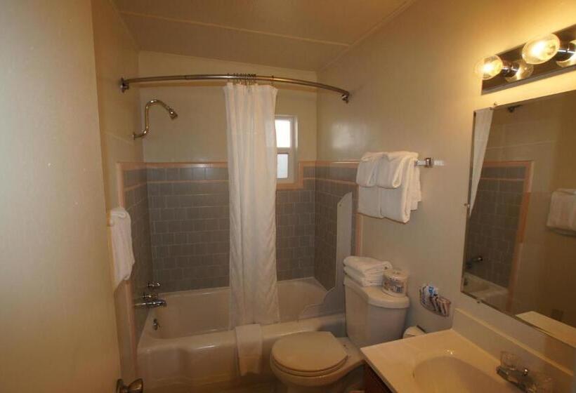 带2个双人床的标准工作室, Aiken S Lodge