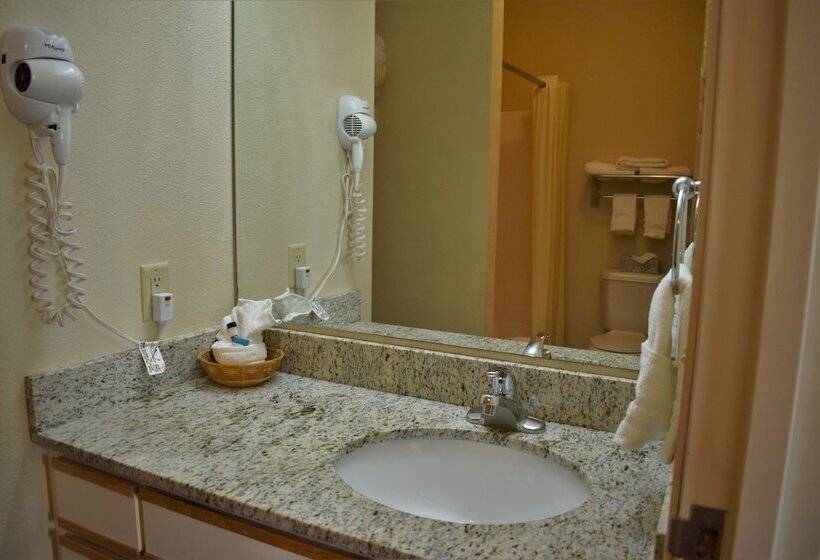 سوئیت برای معلولان, Baymont By Wyndham Wichita East
