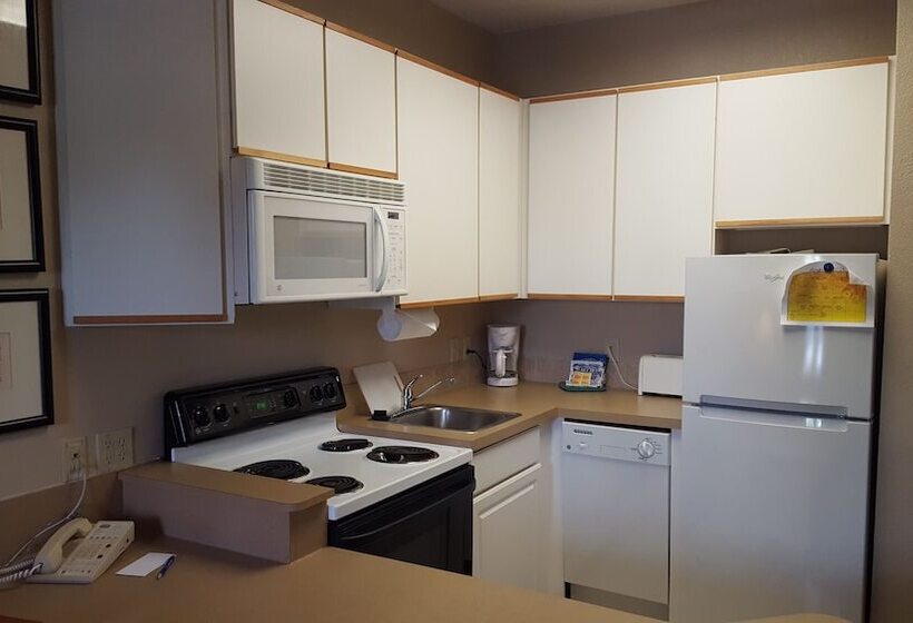 سوئیت برای معلولان, Baymont By Wyndham Wichita East