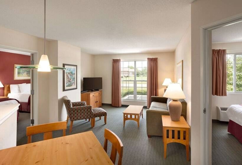 سوئیت برای معلولان, Baymont By Wyndham Wichita East