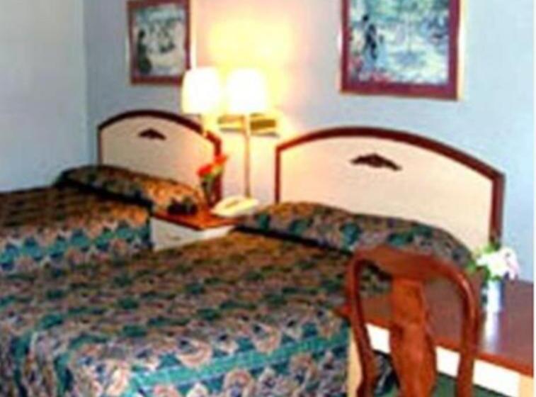 Номер Стандарт 2 Двуспальные Кровати, Budget Inn & Suites  Talladega
