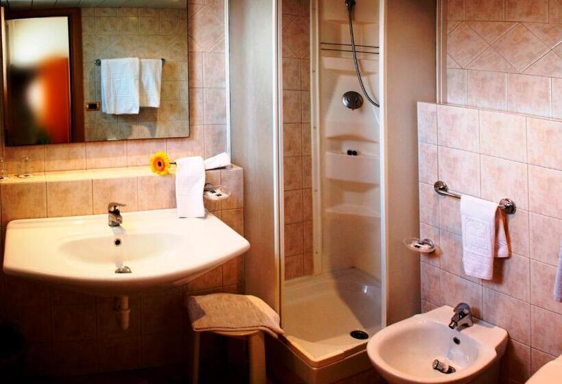 标准三人间, Joli Park Hotel   Caroli Hotels